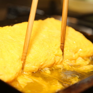 [Specialty dashi rolled egg] baked with freshly caught eggs from local Ukiuki village
