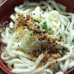 赤飯・和菓子　梅むら - 風味絶佳の山七味を振る