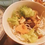 ベトナム料理クアンコム11 - それぞれをお椀に合わせていただきます。美味