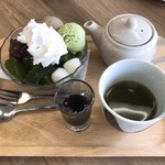 カフェテラストリコロール - 抹茶とわらび餅のあんみつ