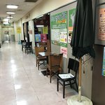 D - 店の外観＆通路（廊下）にも席が
