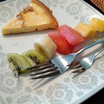 ガーデンカフェもも - 同行者相棒の豆腐チーズケーキフルーツ添え