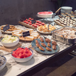 BLUE BUTCHER - デザートエリアはフルーツもたっぷり