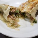 中華料理 景福 - 餃子割ってみました