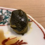 うを徳 - これどうぞと。何でしょね～。あれの肝みたいだけど正解は下の鮨の写真で