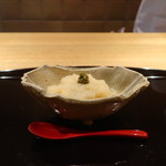 弧玖 - 天然の勘八 吹雪仕立て 酢漬けのケッパー乗せ