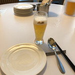 シンガポール・シーフード・リパブリック - ビールとテーブルセット