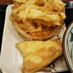 Marugame Seimen - 野菜かき揚げ、かれい天