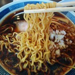 麺酒盗ざい八 - 懐かしくも素晴らしい縮れ麺！