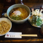 手打うどん春日井 - 冷たい天ぷらうどんとかやくご飯・小