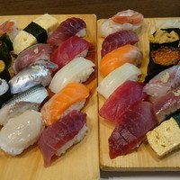 鮨政 西口店 - 左が大盛り