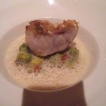 レ セゾン - 11.8.6尼鯛の松笠仕立て アボカドと軽く味付けしたブイヨン優しいアーモンドオイルを一雫