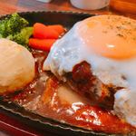 Laugh casual wine dining - ♦︎特製ハンバーグステーキ 200g 950円
      ♦︎目玉焼き 100円