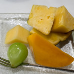 うを徳 - 2018.7 フルーツ盛り（沖縄ゴールドバレル、岡山シャインマスカット、宮崎マンゴー）