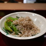 二条城ふる田 - おじゃこ、万願寺唐辛子焼き浸し、胡瓜の漬物