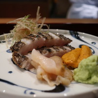 二条城ふる田 - 太刀魚の藁叩き焼き、つぶ貝、大間の雲丹の盛合せアップ