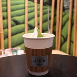 Maccha Tei Fukujuen - 白桃抹茶ミックスソフトクリーム（カップ）