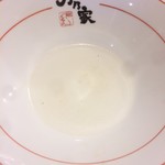 中華そば 月乃家 - 麺の下の茹で汁。ちゃんと水切りして欲しい。