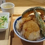 カウンターお野菜天ぷら mego - ランチの天丼