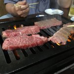ニュー万長 - 肉 焼き焼き風景