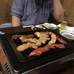 ニュー万長 - ホルモン 焼き焼き風景