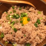 焼鳥 酉たけ - いつもの鶏そぼろ御飯　友人にとっては初めてなので黙ってガツガツ喰ってました　まるで学生時代に戻ったようです（笑）