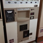 ドライブイン古城 - カップ麺自販機
