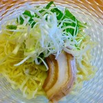 喜一 - 夏限定の「水ラーメン」。チャーシューに見えるのは西会津の車麩。店主のセンスの好さが光ります。