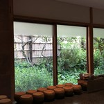 イチリン ハナレ - カウンターから見た外のお庭