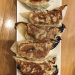 中華そば スパンキー - 餃子です。６個で300円。