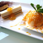 Pasutamania - デザート３種盛合せ　バニラアイスにキャラメルソース、レアチーズケーキは夏みかんのコンフィチュールが。