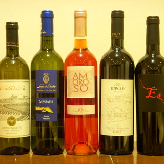 A rich selection of Apulian wines