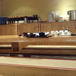 博多もつ鍋 やまや 名古屋栄店 - 和風の店内