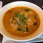 タイ料理スィーデーン - トムヤムスープと玉子麺