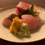 御料理 寺沢 - 黒メバルと焼霜造りのサゴシ､天然物の本鮪の中トロ