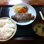 食事処 たまご屋 - ランチ　サーロインステーキ定食５００円