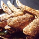 炭火焼鳥 - 名物！浪速手羽先唐揚。スパイスの効いた当店一番の人気メニュー。