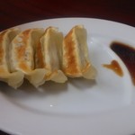 黒豚餃子300円(待ち切れず子どもがつまんだ。本当は5個)