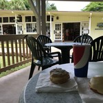 Punalu`u Bake Shop and Visitor Center - イートインテラスより
