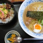 らーめん龍王 - 塩ラーメンで炙りチャーシュー丼