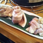 和牛と鍋 焼肉番長 - 左から、せせり、豚バラ、赤セン
