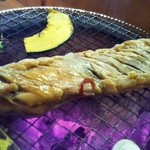 和牛と鍋 焼肉番長 - 壺漬けカルビ、網からはみ出そうなくらいデカい(>ω<)