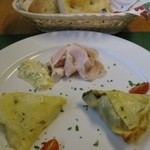TRATTORIA Ca del TOMO - きのこと栗のクレープ、牛タン赤葡萄酒煮のクレープ、自家製ハム