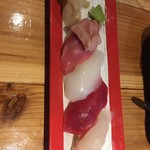 魚頂天 - 寿司3貫盛り…のはずが4貫にしてくれました ◎