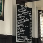 Manago Hotel - メニューは壁にかかる看板のみ