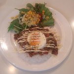 ゴリラキッチン - チーズinキーマカレー　温玉のせ（真上から）