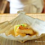 白金台こばやし - 煮物・油通して炊いているマナガツオ