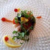 フレンチレストラン ミクニ サッポロ - 夏野菜と魚介のタブレサラダ 
                    トマトのクーリー和え サフラン風味 