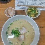 麺謹製3L's - らーめん(ばりかた)と、にくと、自家製チャーシューたっぷりチャーハン