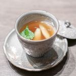 USHIGORO S. - ホワイトアスパラと空豆の和牛コンソメスープ